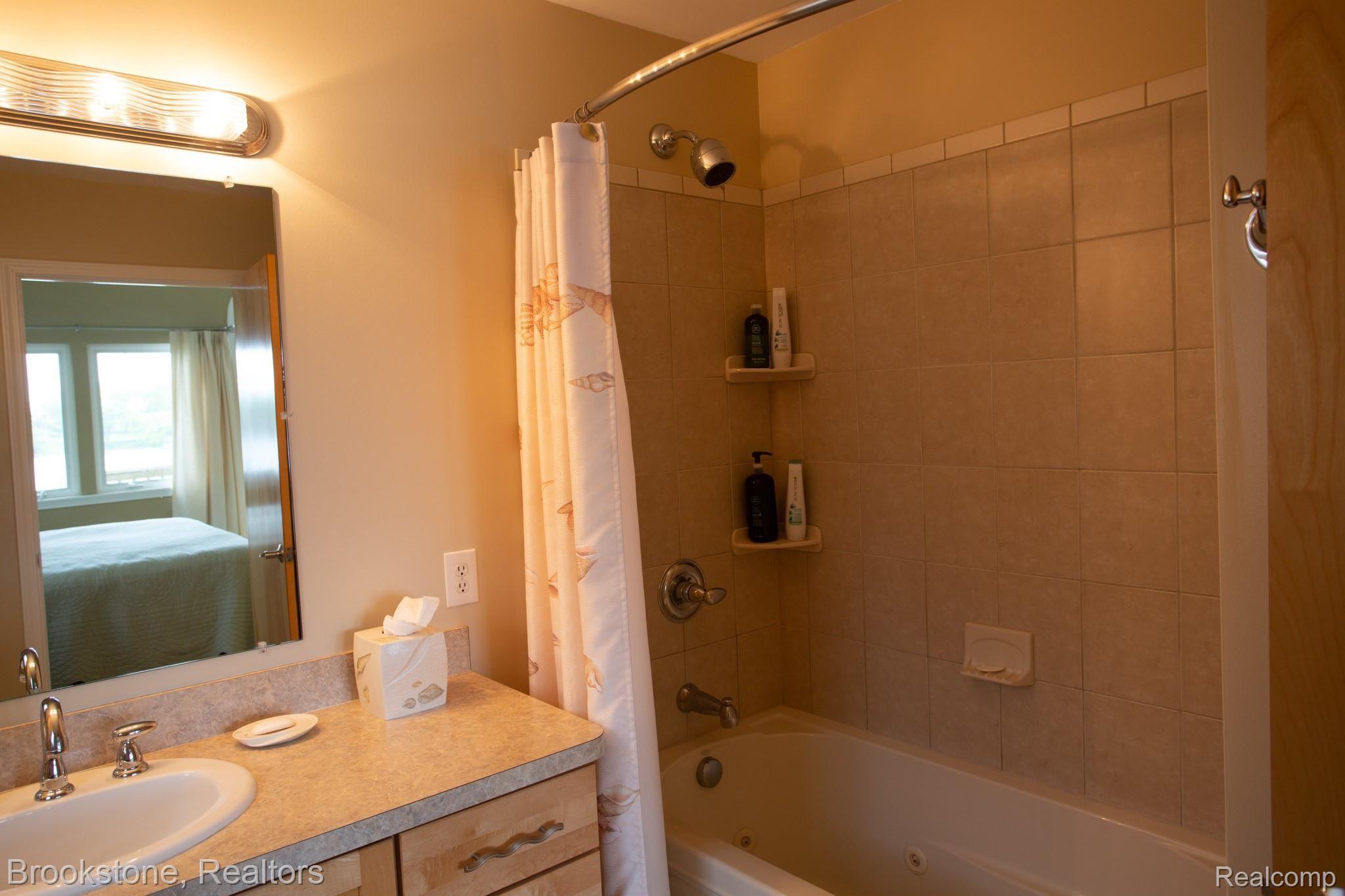 3220 Lexington Road Waterford, MI 48328 - Photo 27 of 39 IMG_0055.jpg