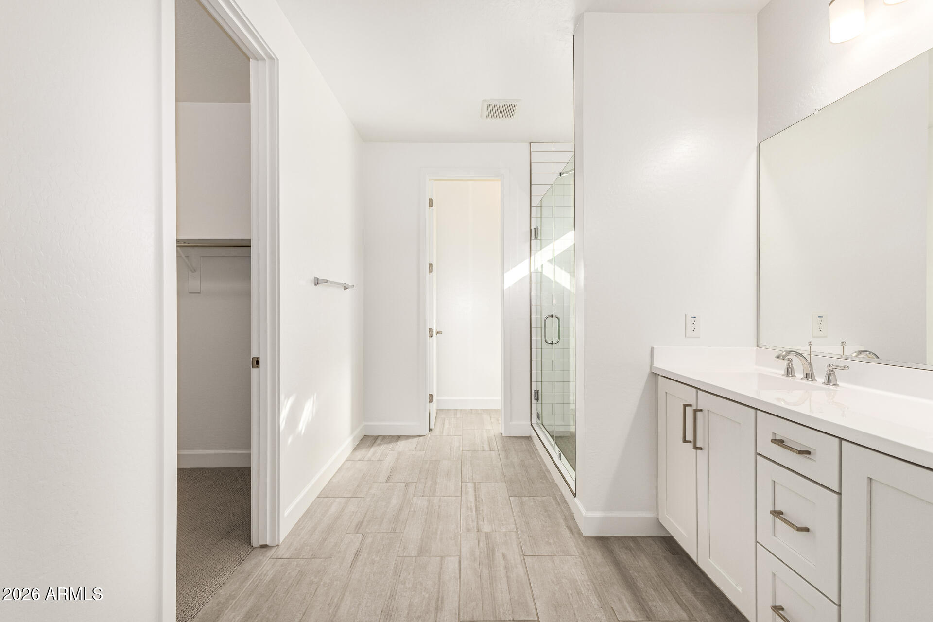735 East Marblewood Way Phoenix, AZ 85048 - Photo 20 of 35 a bathroom with a sink and a mirror