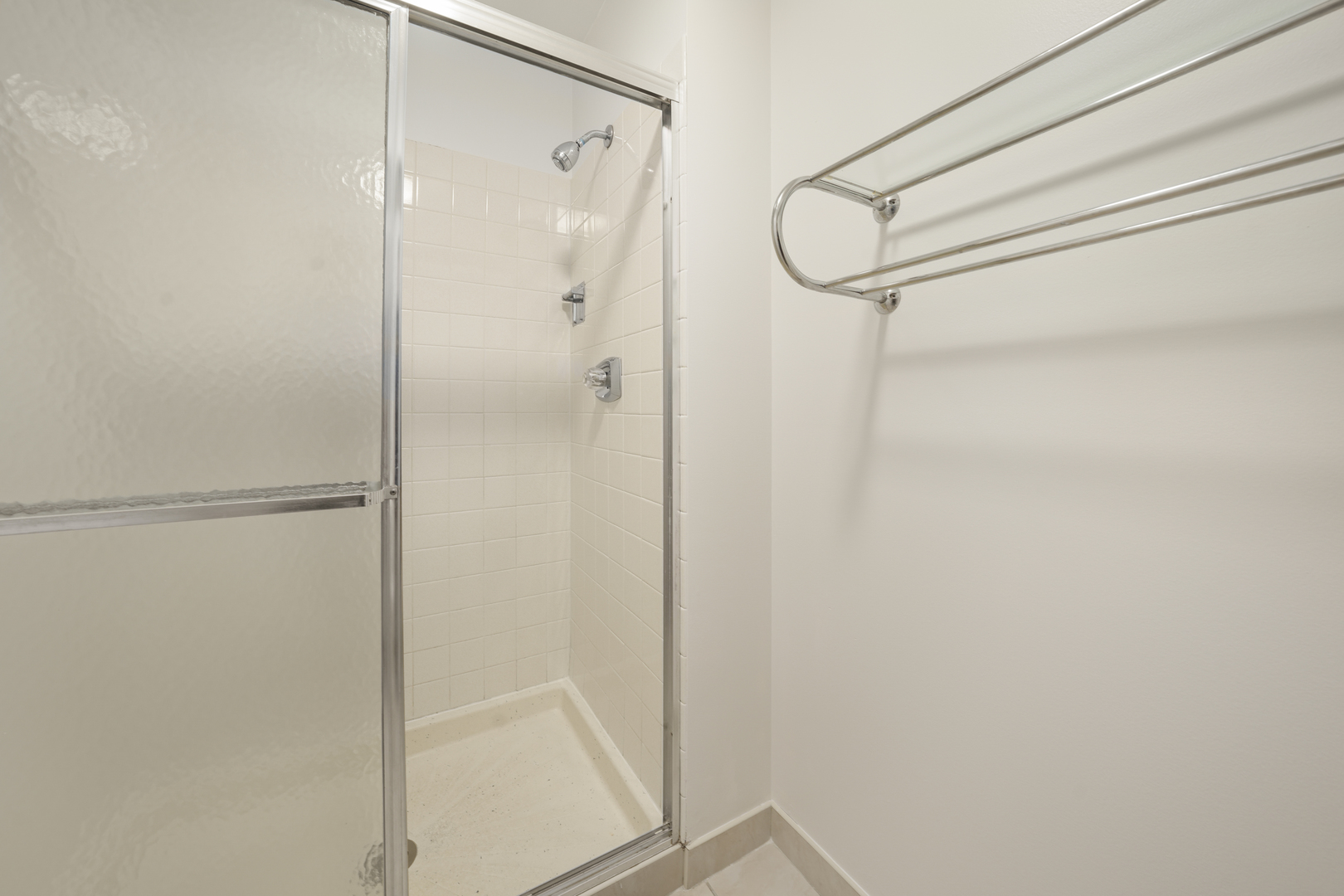 924 Coach Road, Unit 1 Palatine, IL 60074 - Photo 16 of 23 a bathroom with a glass shower door