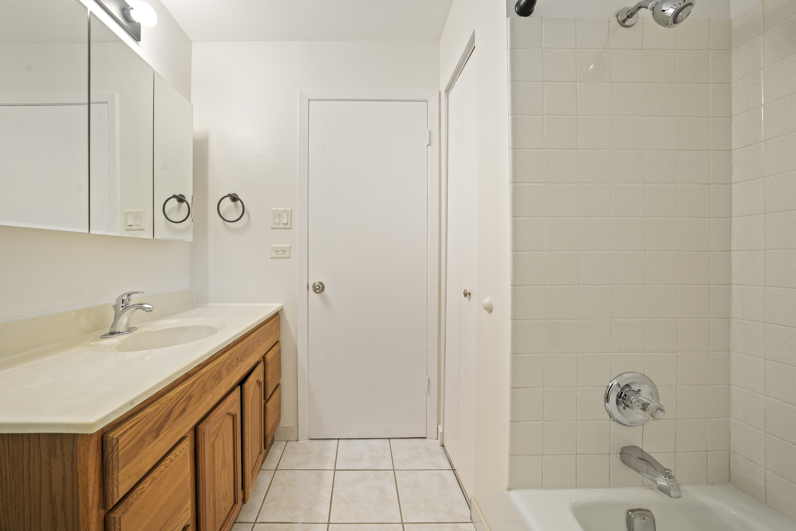 924 Coach Road, Unit 1 Palatine, IL 60074 - Photo 10 of 23 a bathroom with a sink and a mirror