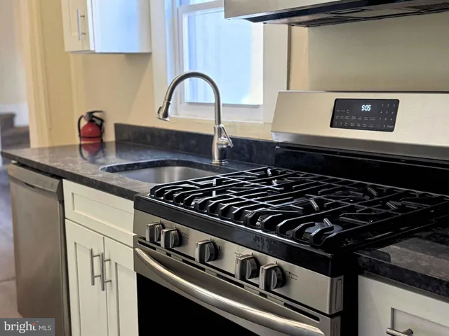 $249,000 | 33 Lafayette Avenue, Hamilton, NJ 08610