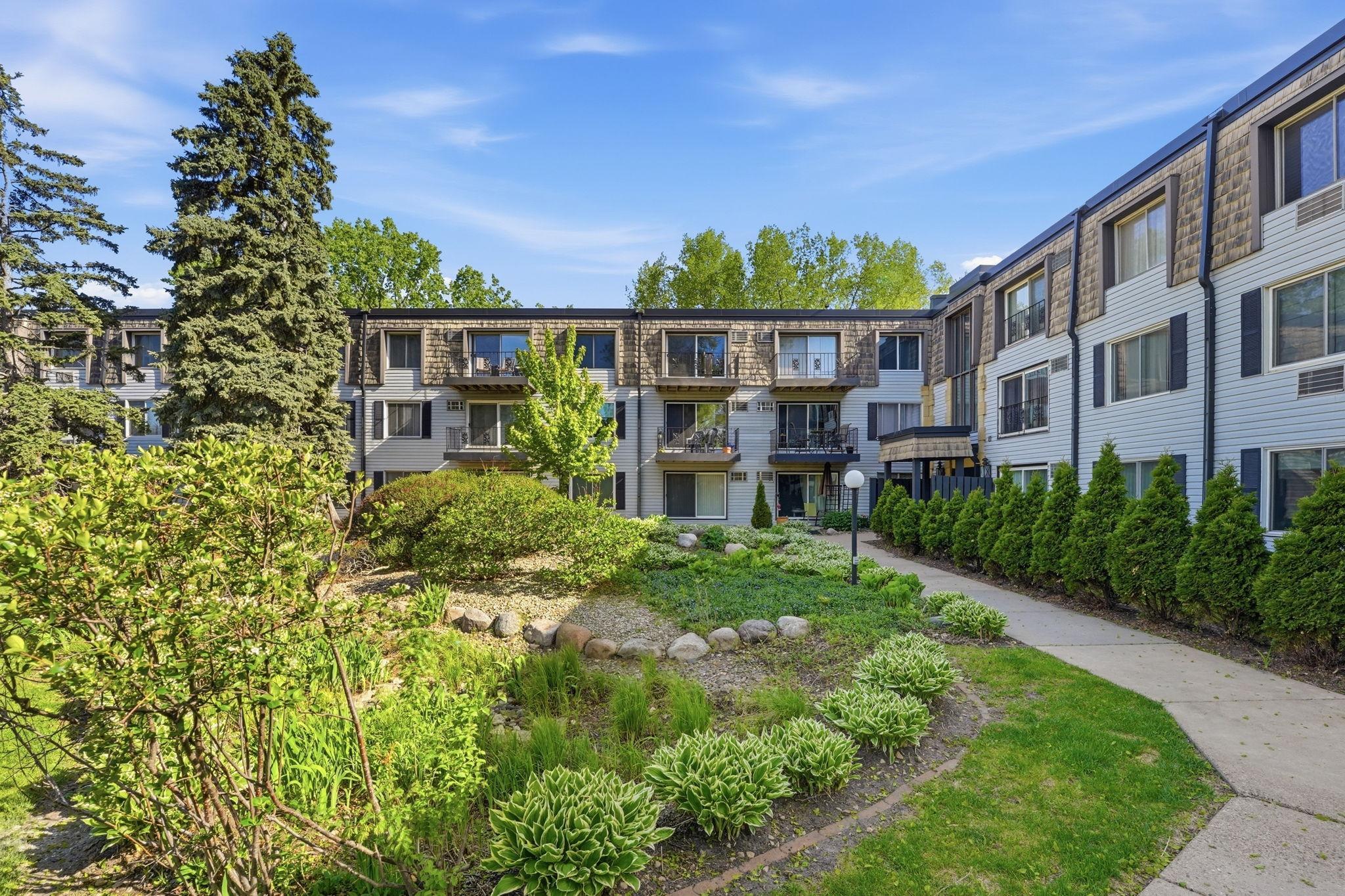 183 Little Canada Road East, Unit 305 Little Canada, MN 55117 - Photo 5 of 28