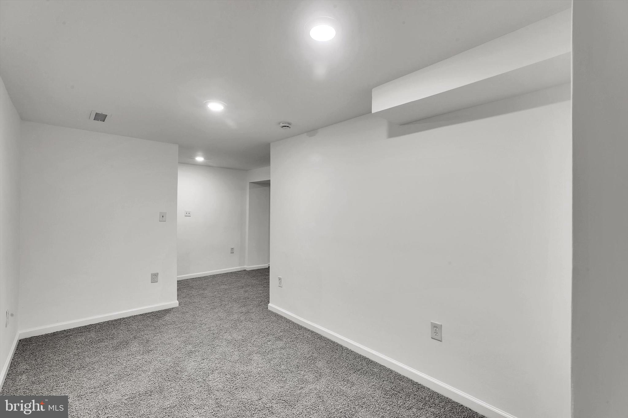 560 Edwards Drive Odenton, MD 21113 - Photo 27 of 39 an empty room with an entryway