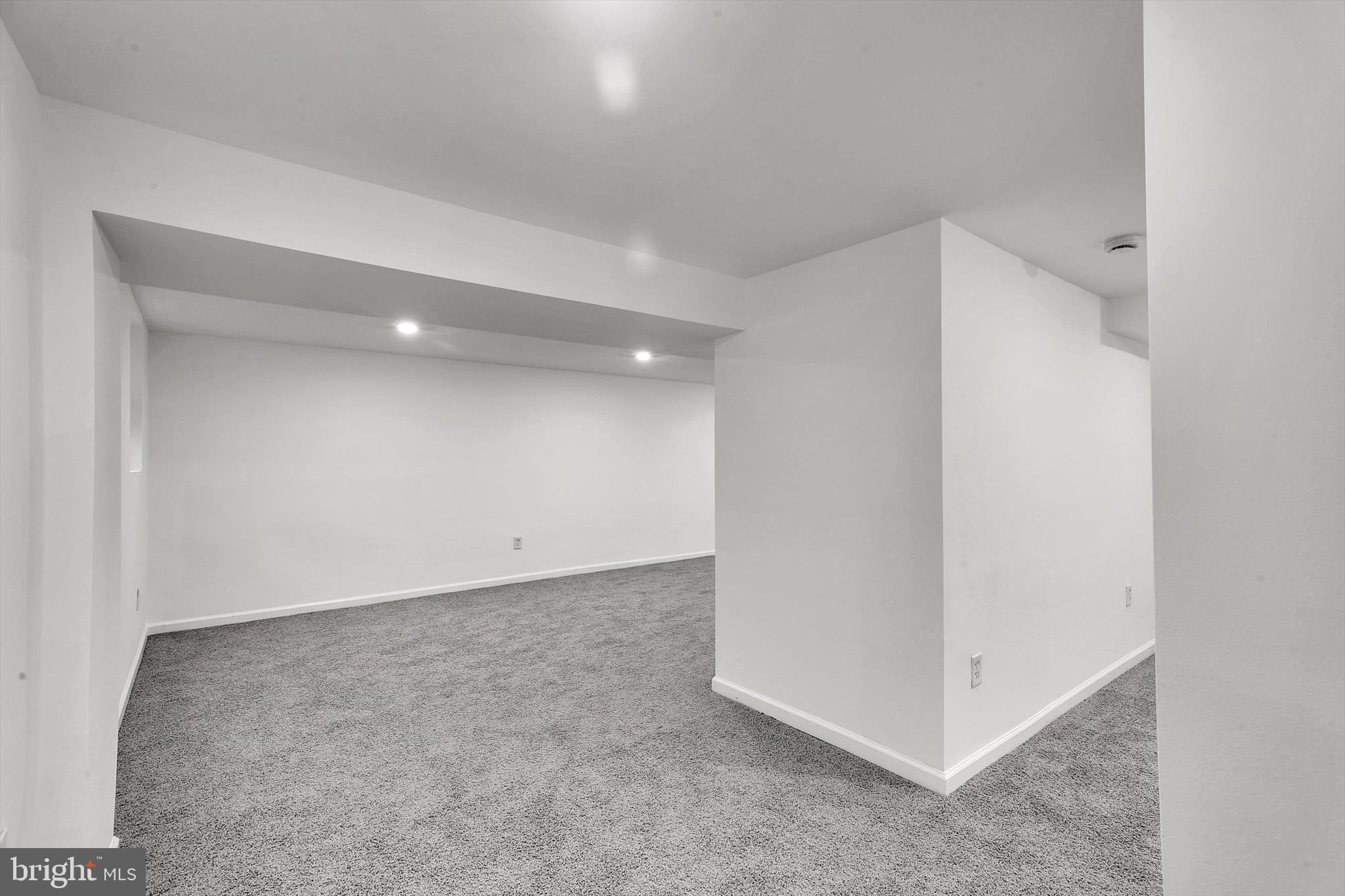 560 Edwards Drive Odenton, MD 21113 - Photo 28 of 39 an empty room with a natural light