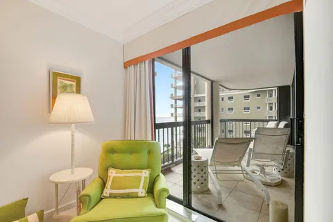 $600,000 | 5380 North Ocean Drive, Unit 7C, Singer Island, FL 33404