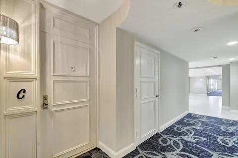 $600,000 | 5380 North Ocean Drive, Unit 7C, Singer Island, FL 33404