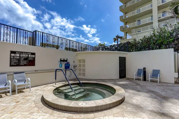 $600,000 | 5380 North Ocean Drive, Unit 7C, Singer Island, FL 33404