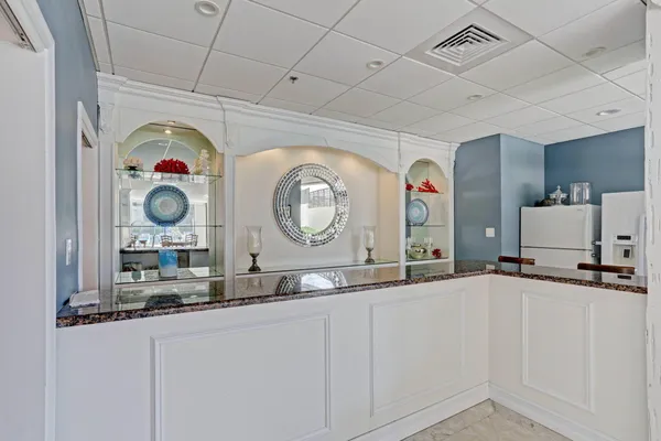 $600,000 | 5380 North Ocean Drive, Unit 7C, Singer Island, FL 33404