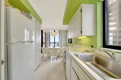 $600,000 | 5380 North Ocean Drive, Unit 7C, Singer Island, FL 33404