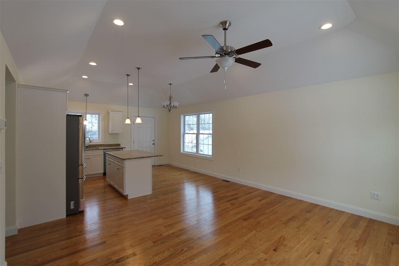 81 Sandown Road Fremont, NH 03044 - Photo 8 of 13