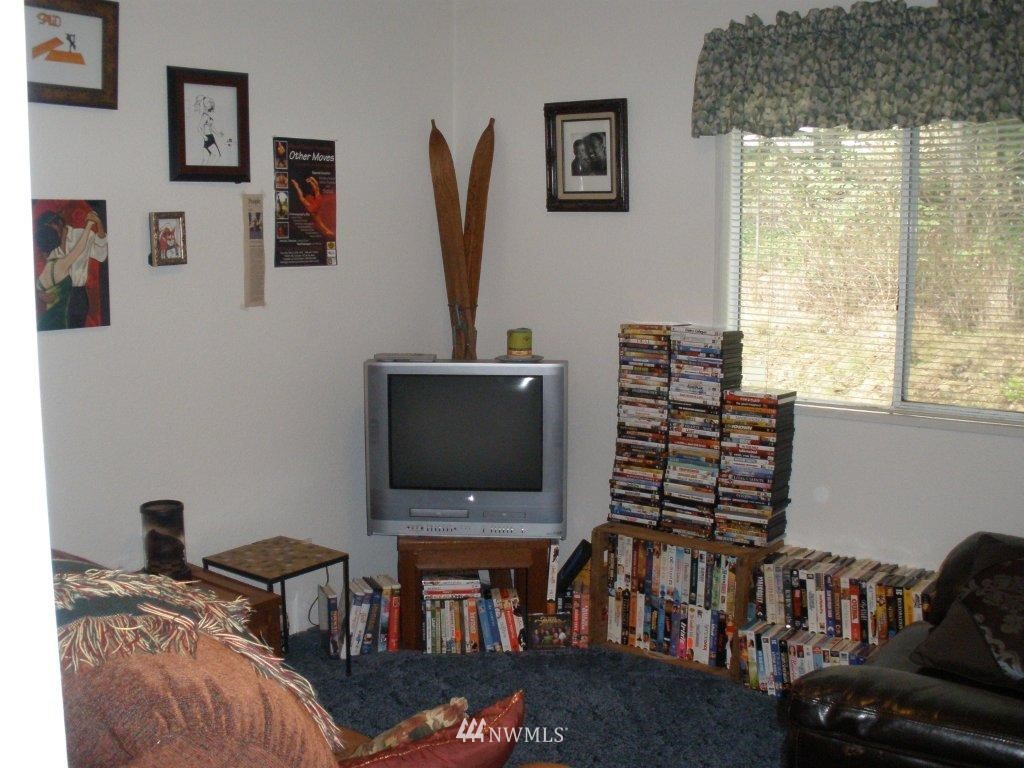 7864 Bailey Road Clinton, WA 98236 - Photo 7 of 11 Gallery Image 7