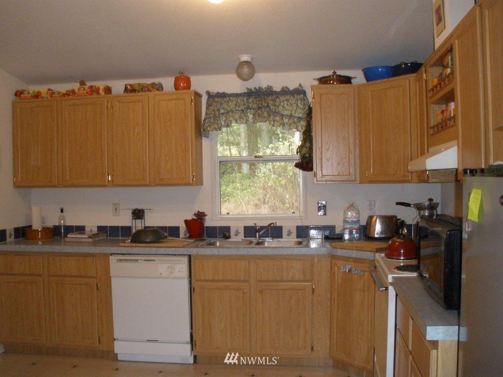 7864 Bailey Road Clinton, WA 98236 - Photo 8 of 11 Gallery Image 8