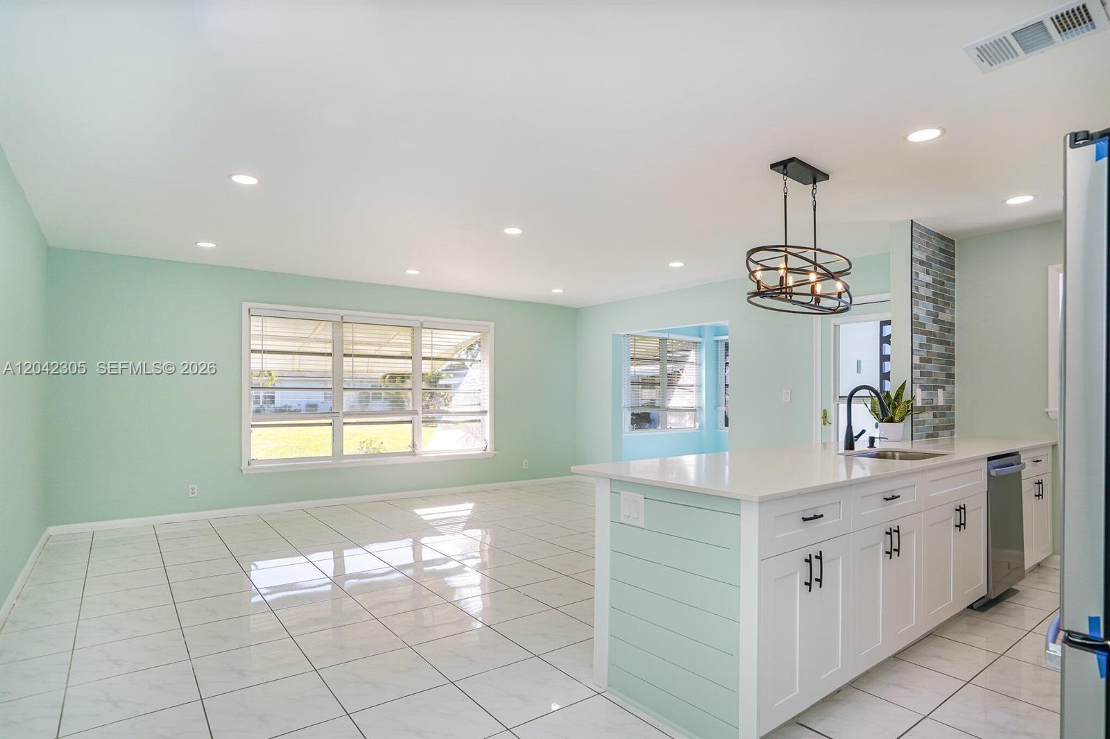 560 High Point Drive, Unit D Delray Beach, FL 33445 - Photo 5 of 34