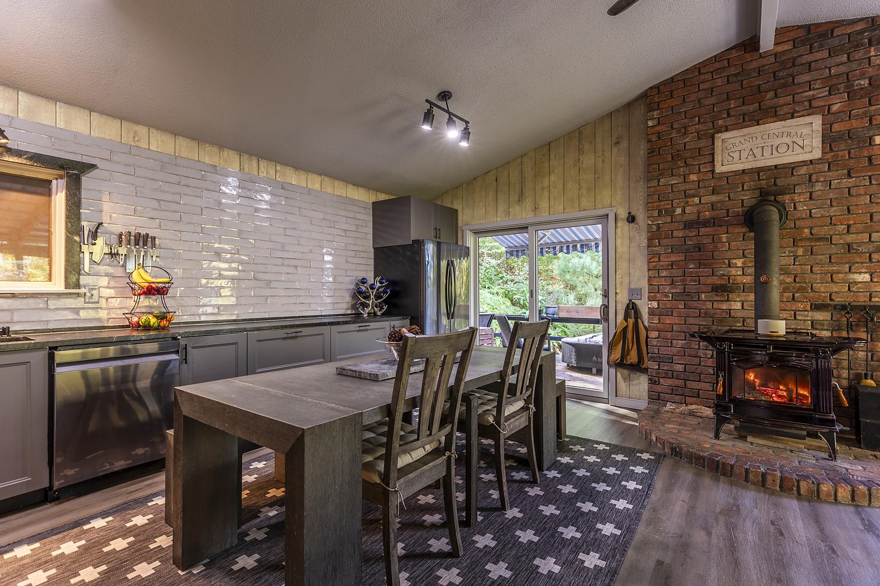 115 Nottingham Park Manchester, VT 05255 - Photo 2 of 30