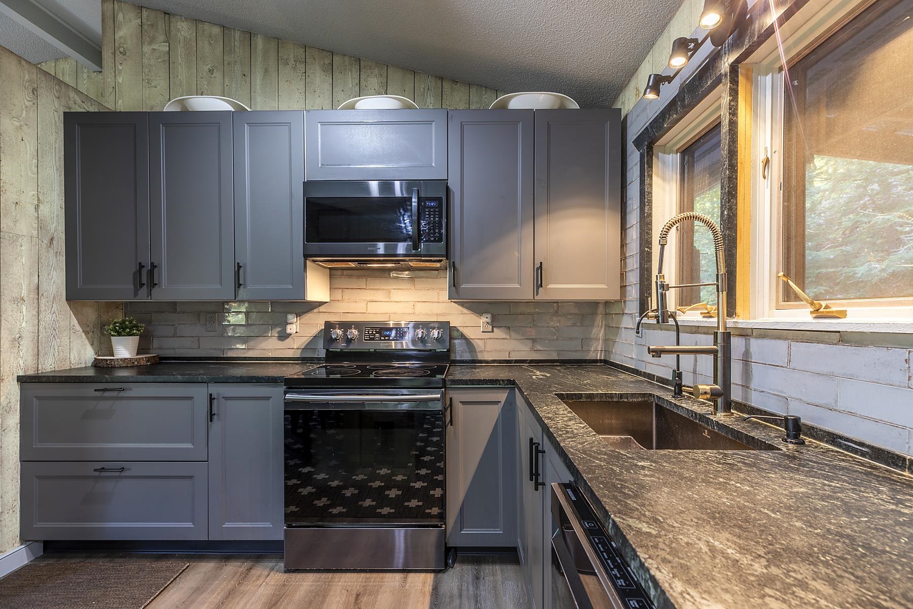 115 Nottingham Park Manchester, VT 05255 - Photo 4 of 30