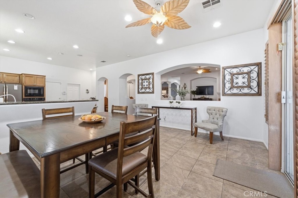 23841 Piedras Road Perris, CA 92570 - Photo 37 of 130 Breakfast area