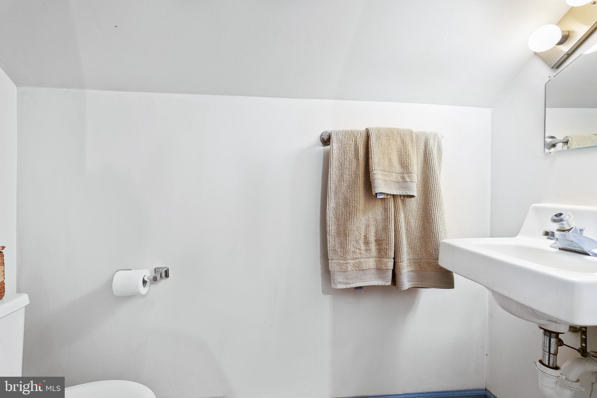 8 North Shah Road Elkton, MD 21921 - Photo 29 of 37 Upstairs half bath