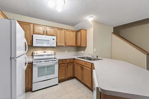 $214,900 | 8639 Quarry Ridge Lane, Unit I, Woodbury, MN 55125