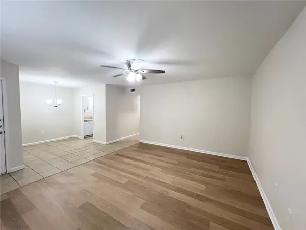 $795 | 130 Oyster Creek Drive, Unit 21, Lake Jackson, TX 77566