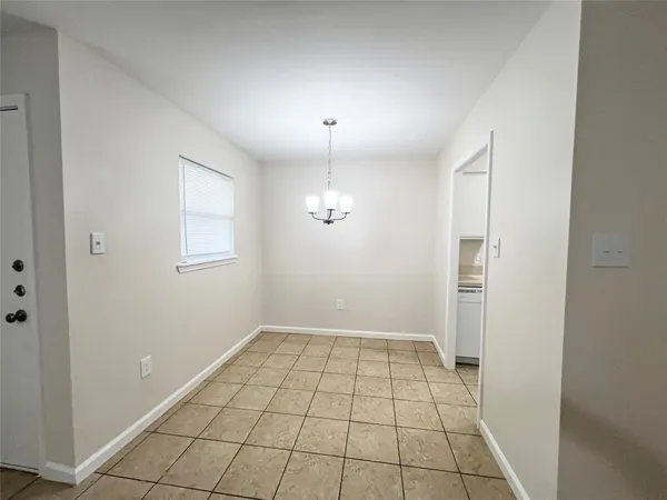 $795 | 130 Oyster Creek Drive, Unit 21, Lake Jackson, TX 77566