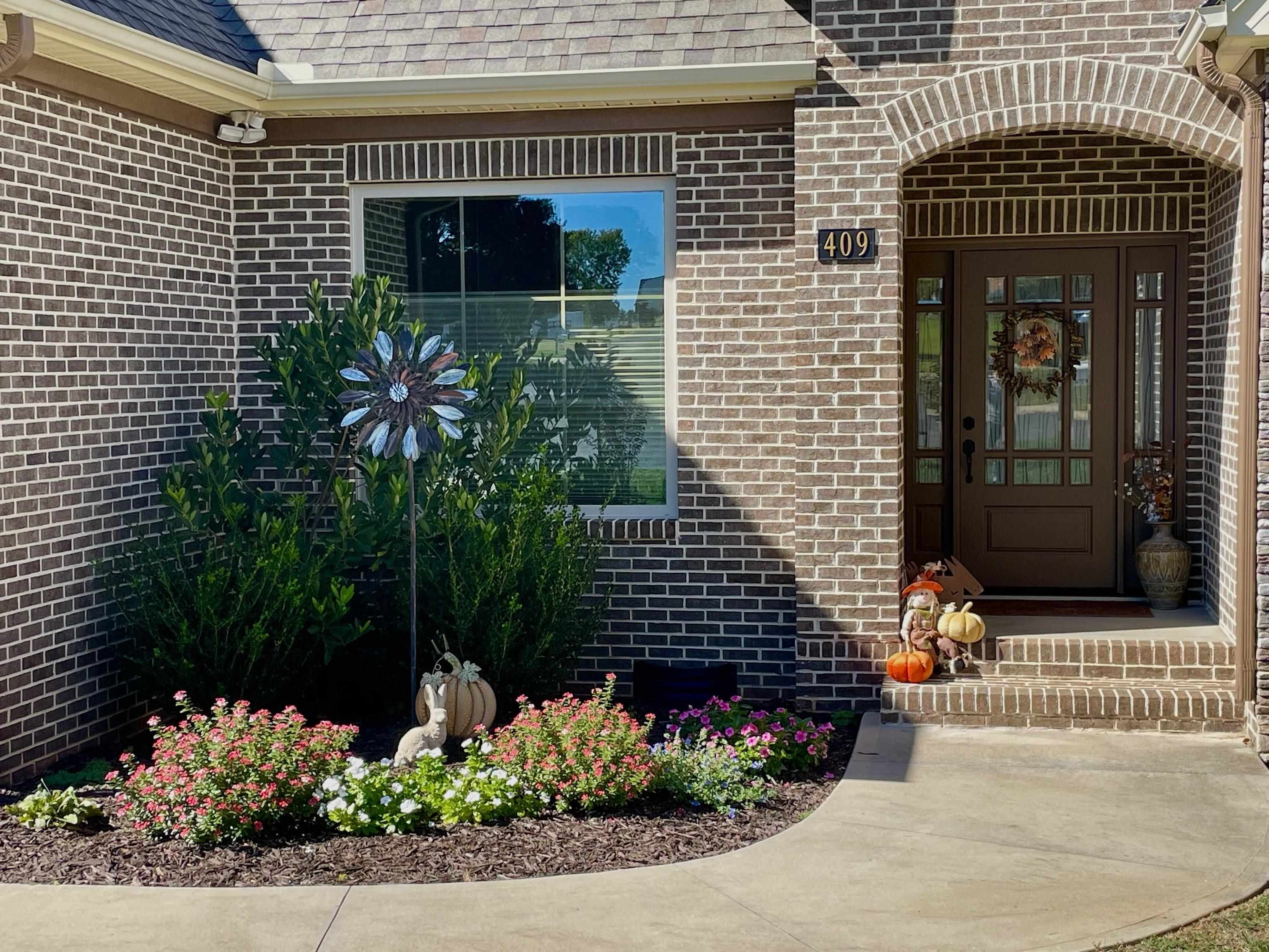 409 Shadow Oak Court Boiling Springs, SC 29316 - Photo 2 of 30
