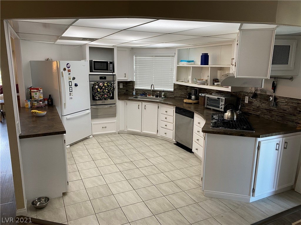 5041 Ridge Drive Las Vegas, NV 89103 - Photo 3 of 26 Gallery Image 3