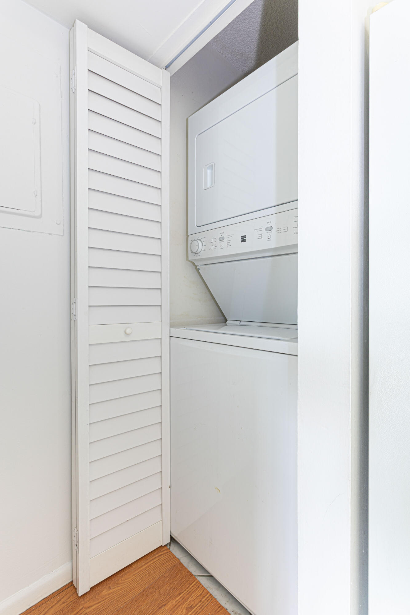 603 Sea Pine Way, Unit C1 Greenacres, FL 33415 - Photo 18 of 32 a utility room with dryer and washer