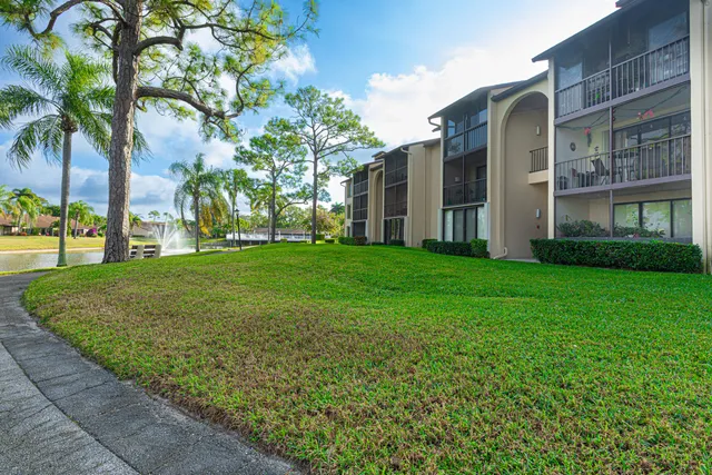 $1,750 | 603 Sea Pine Way, Unit C1, Greenacres, FL 33415