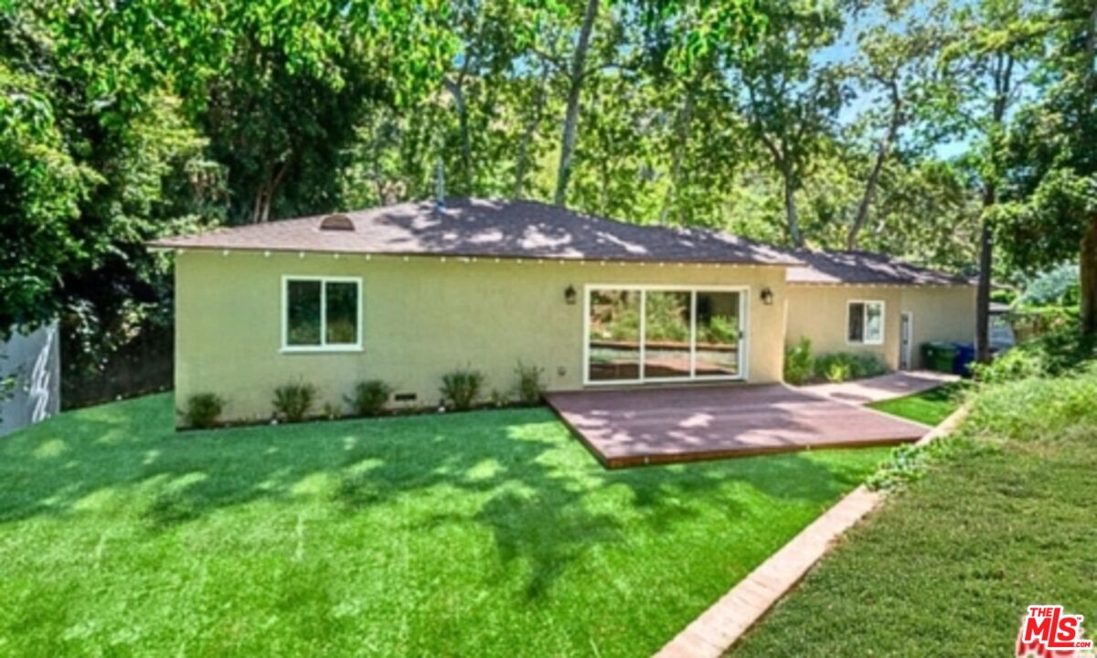 2621 Mandeville Canyon Road Los Angeles, CA 90049 - Photo 26 of 30 a view of outdoor space yard and patio