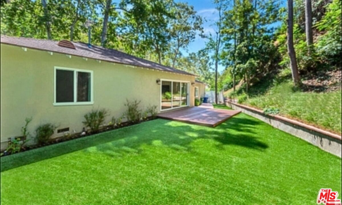 2621 Mandeville Canyon Road Los Angeles, CA 90049 - Photo 27 of 30 a backyard of a house with seating space