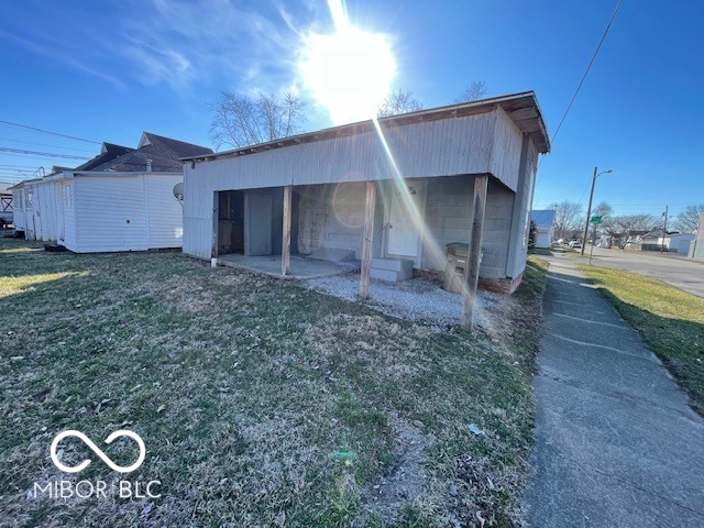 1331 Sycamore Street Columbus, IN 47201 - Photo 3 of 10