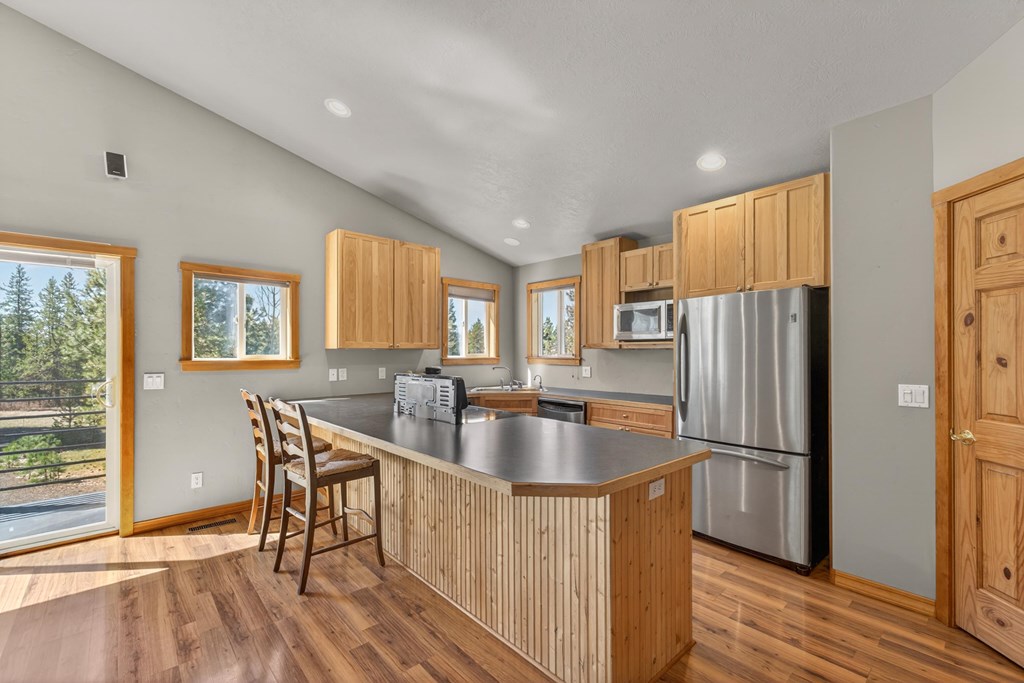 13810 Shadow Ridge Drive McCall, ID 83638 - Photo 9 of 31 Kitchen Island