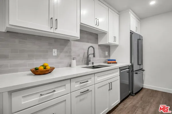 $699,000 | 914 Lincoln Boulevard, Unit 202, Santa Monica, CA 90403