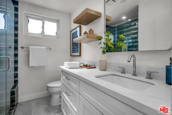 $699,000 | 914 Lincoln Boulevard, Unit 202, Santa Monica, CA 90403