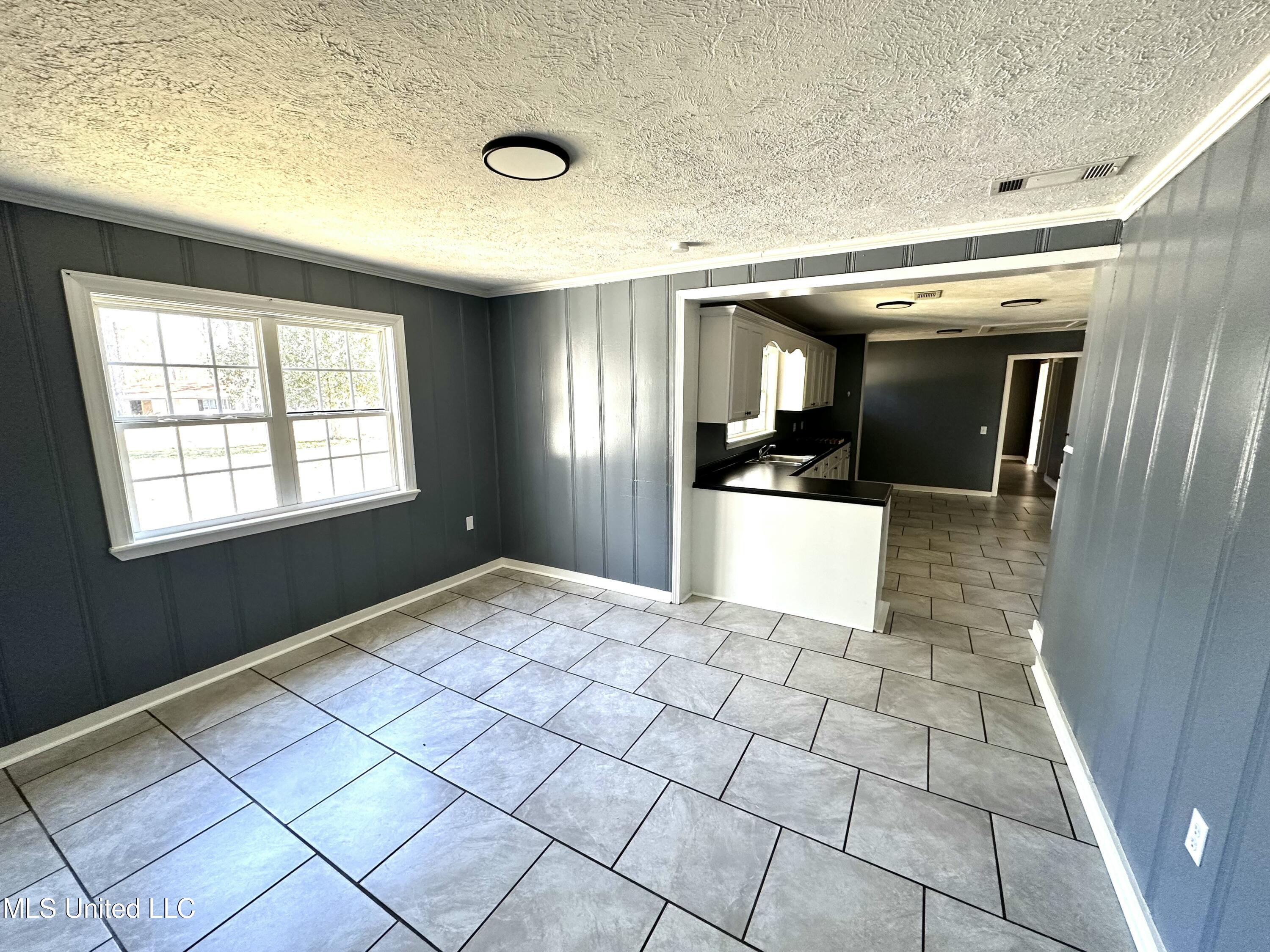 607 Hillsboro Street Forest, MS 39074 - Photo 3 of 17 IMG_2380