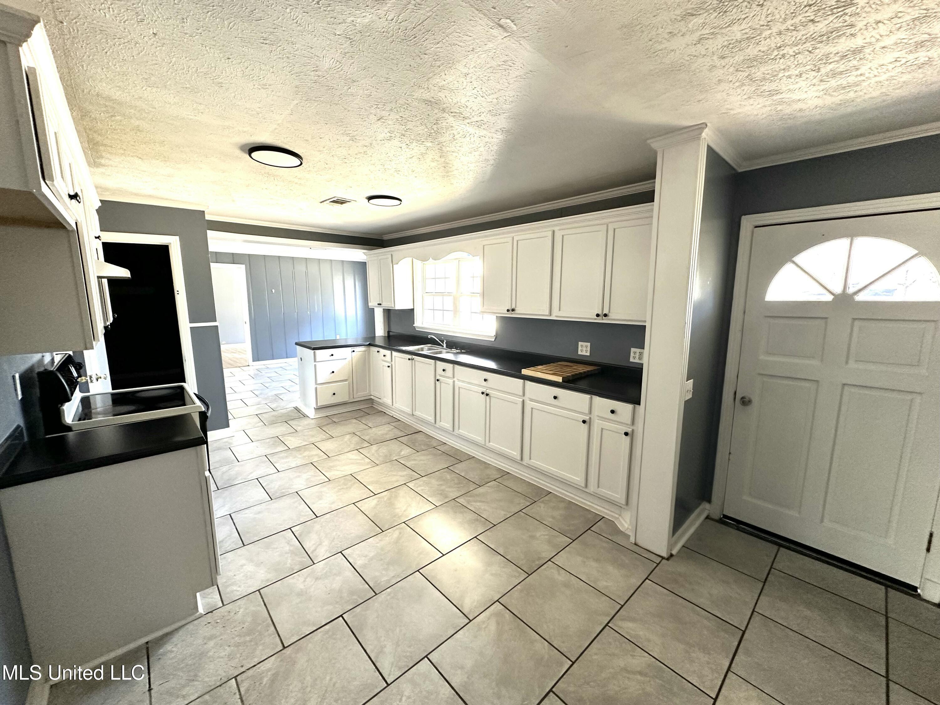 607 Hillsboro Street Forest, MS 39074 - Photo 5 of 17 IMG_2382