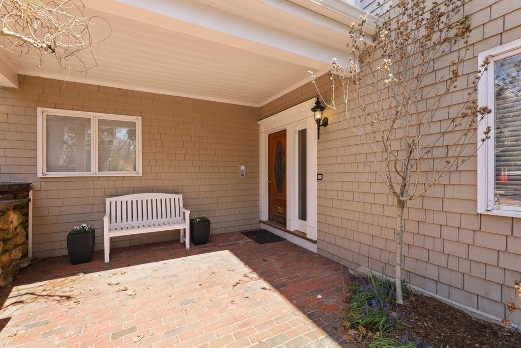 756 Jerusalem Road, Unit 4 Cohasset, MA 02025 - Photo 5 of 30 Gallery Image 5