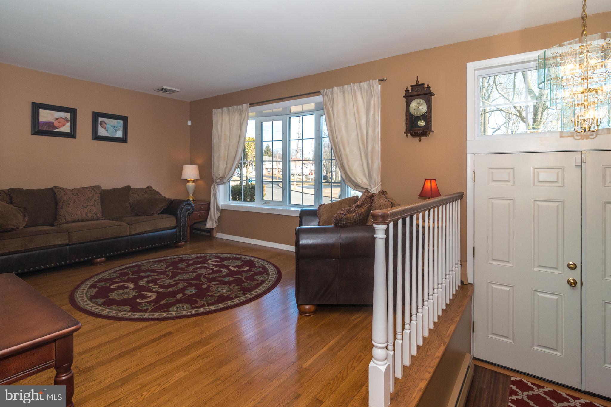 356 Hancock Road Warminster, PA 18974 - Photo 4 of 48