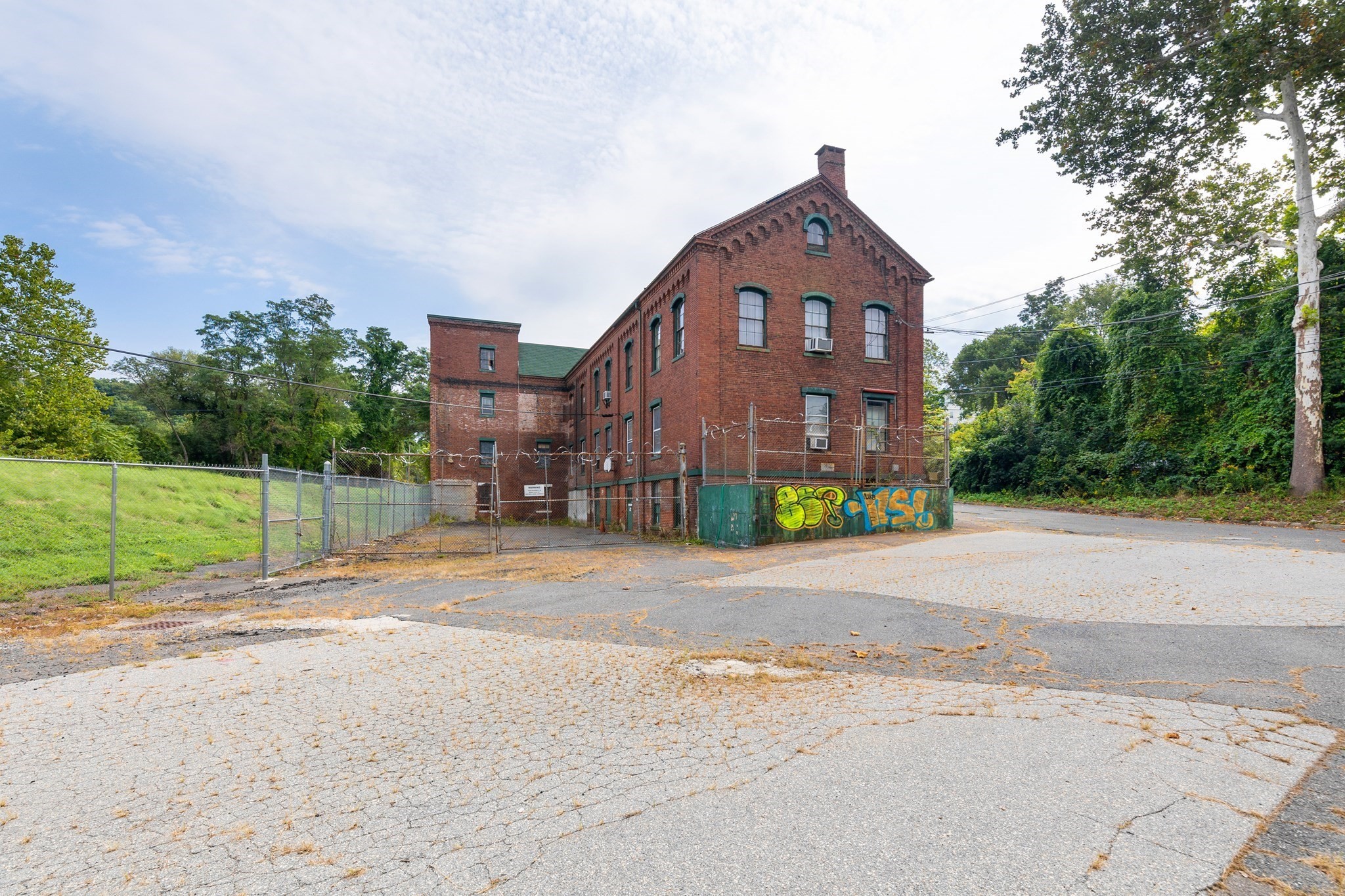 35 Lower Grape Street Chicopee, MA 01013 - Photo 7 of 39 Gallery Image 7