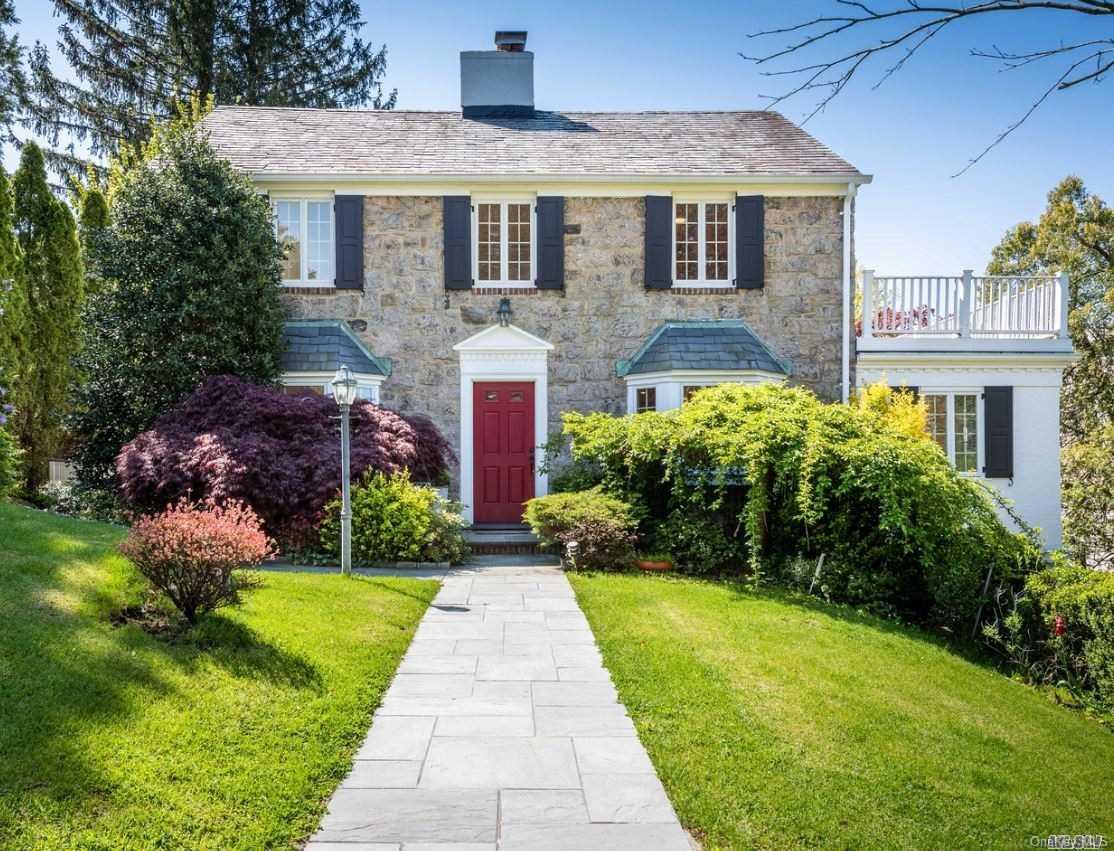 46 Stonehenge Road Manhasset, NY 11030 - Photo 1 of 1
