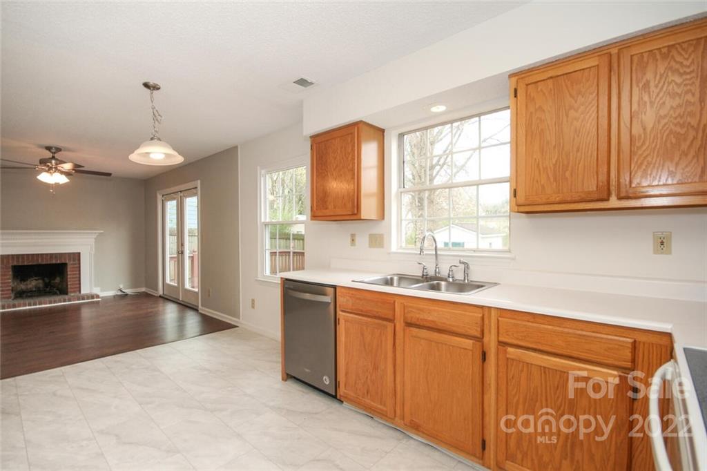 9229 Oren Thompson Road Charlotte, NC 28213 - Photo 6 of 18