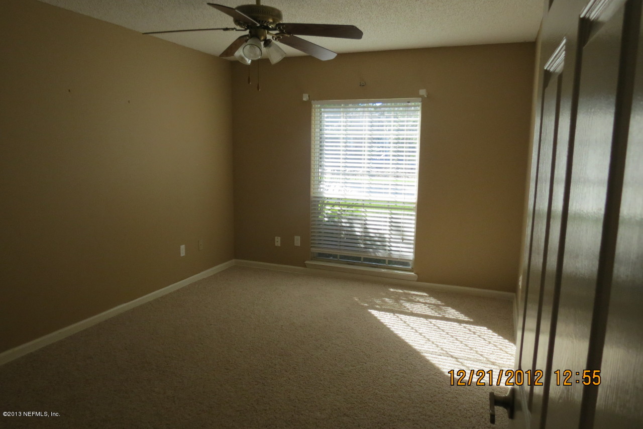 9935 Chelsea Lake Road Jacksonville, FL 32256 - Photo 8 of 19 9935 cleaning 024