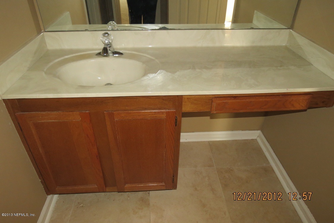 9935 Chelsea Lake Road Jacksonville, FL 32256 - Photo 10 of 19 9935 cleaning 033