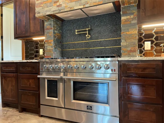 $950,000 | 218 Farm To Market 80, Teague, TX 75860