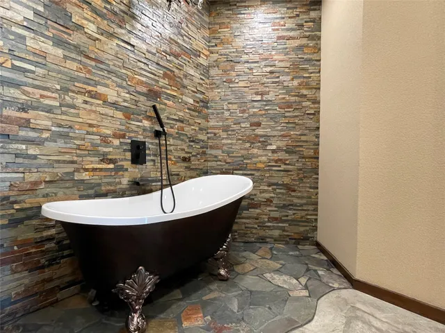 $950,000 | 218 Farm To Market 80, Teague, TX 75860