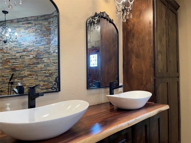 $950,000 | 218 Farm To Market 80, Teague, TX 75860