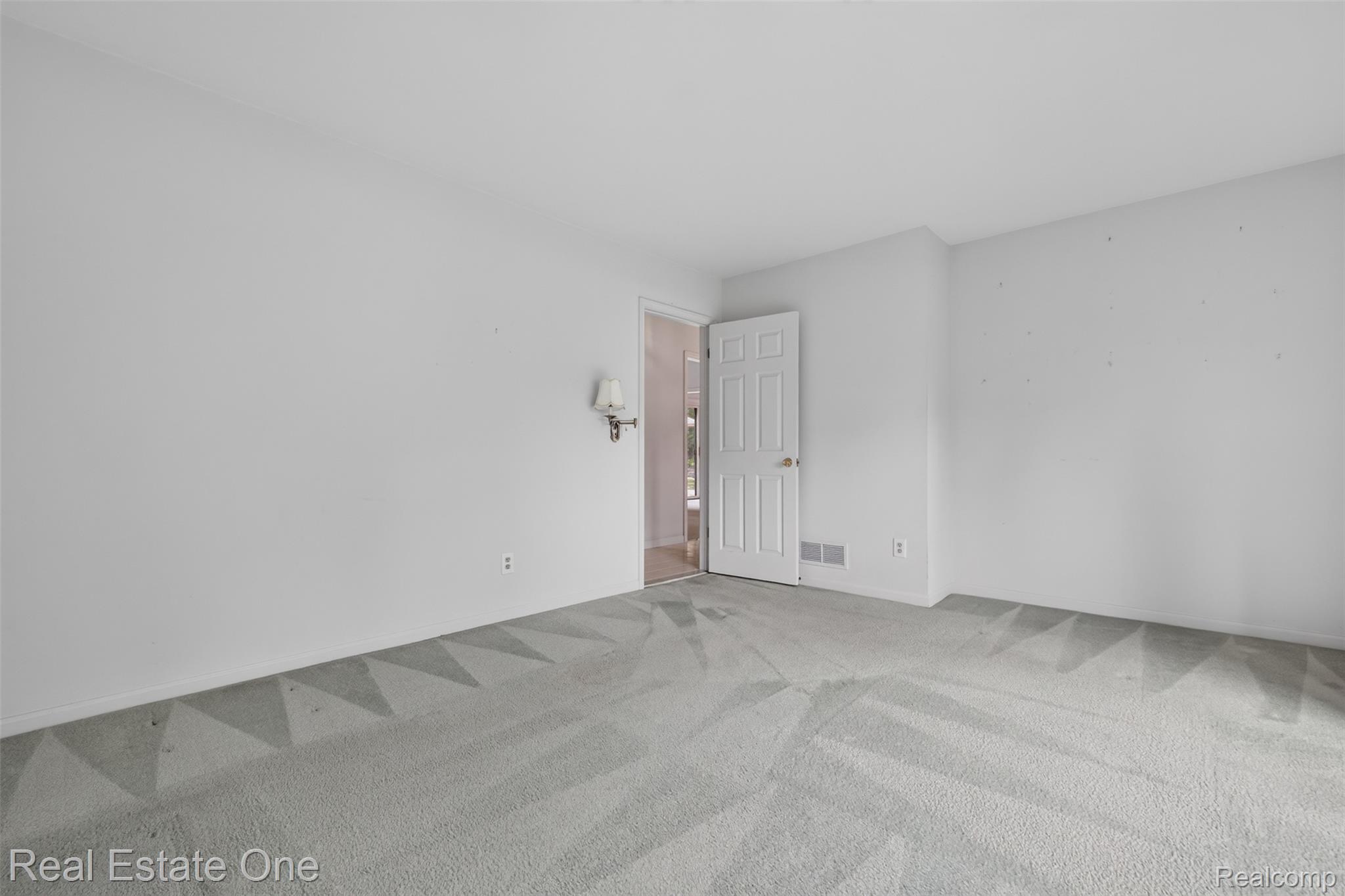 3400 Wedgewood Drive Rochester, MI 48306 - Photo 28 of 49 Main Floor