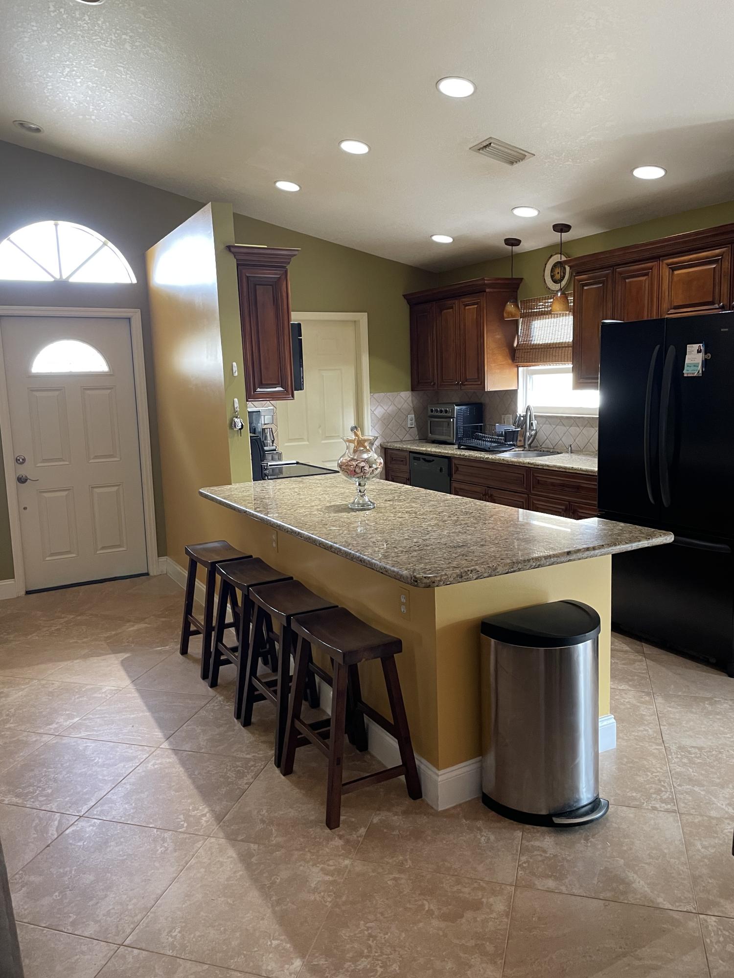 6418 Barbara Street Jupiter, FL 33458 - Photo 4 of 16 Kitchen