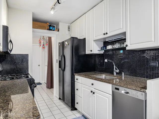 $219,900 | 3430 North Lake Shore Drive, Unit 15M, Chicago, IL 60657