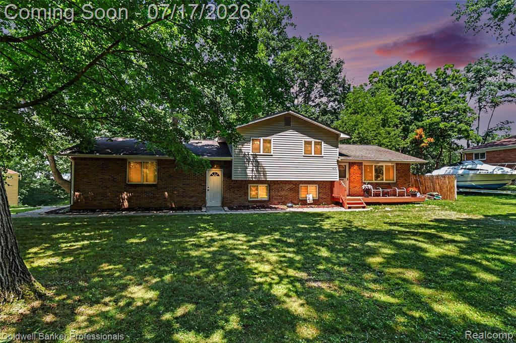 1304 Rinoco Street Waterford, MI 48327 - Photo 1 of 24 Gallery Image 1